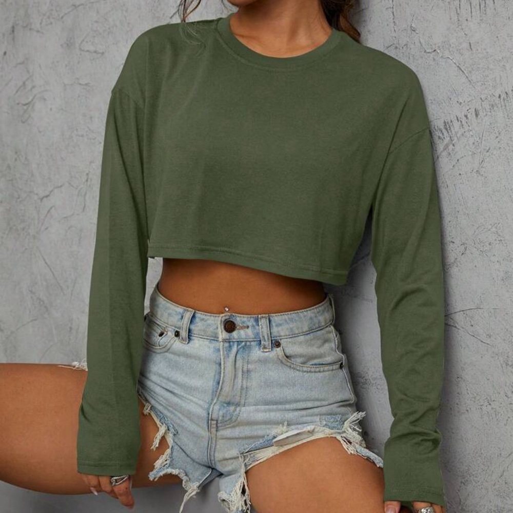 Green cropped long sleeve tshirt